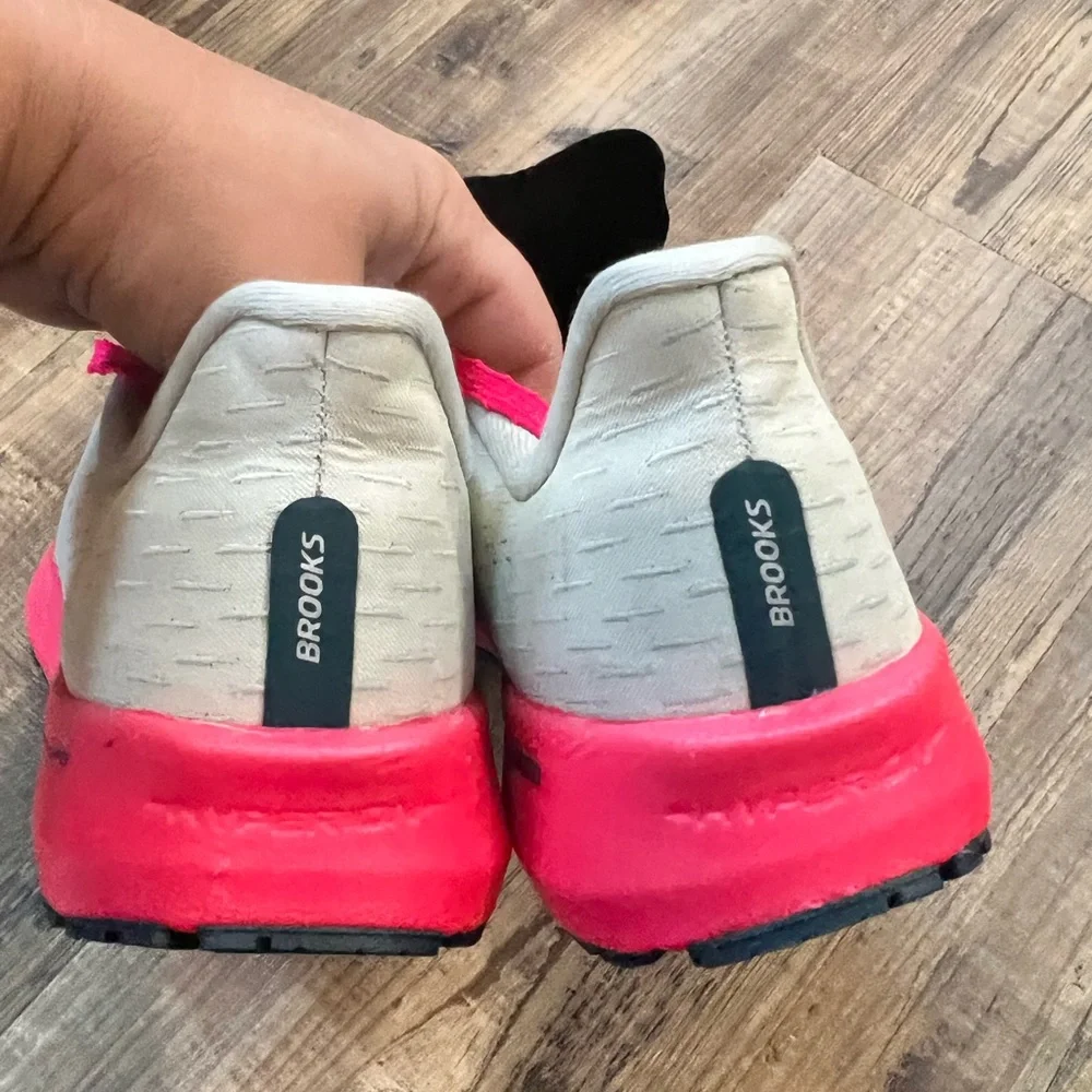 Brooks Hyperion Tempo - White and Pink Athletic Shoes - Picture 4 of 5